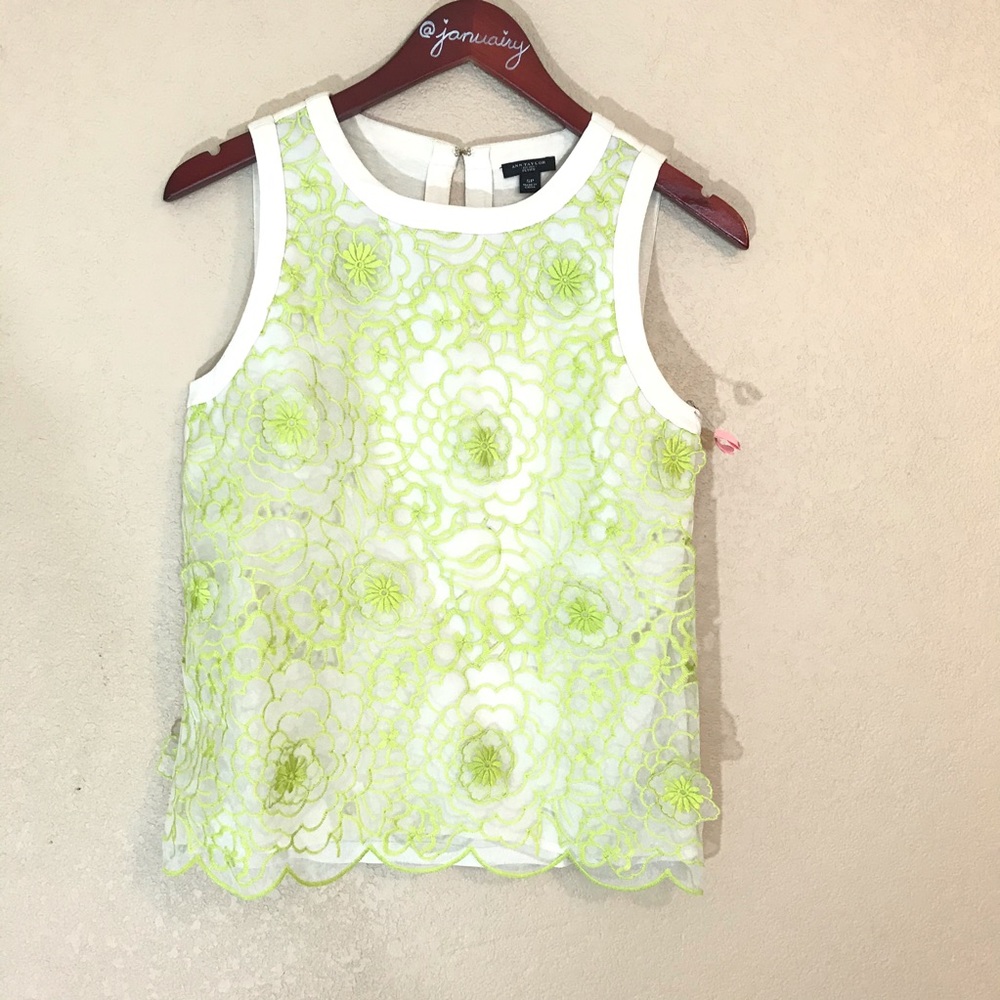 Floral 3 d overlay tank with keyhole closure euc